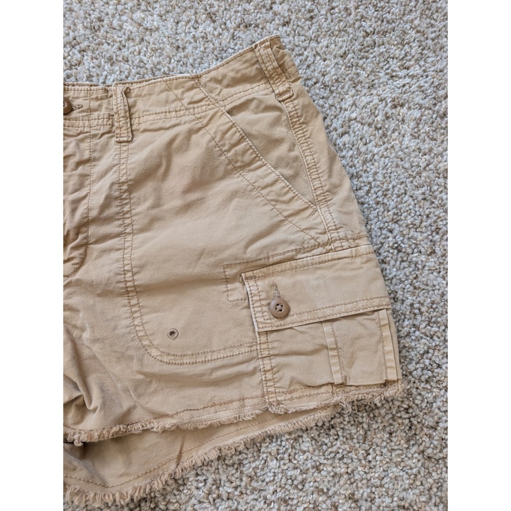 American Eagle 90s Boyfriend Cargo Shorts Khaki Tan Frayed Hem Size 8 Stretch - Picture 2 of 5